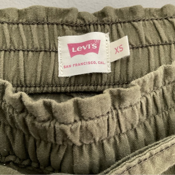 Levi’s army green cropped pants - Picture 7 of 9